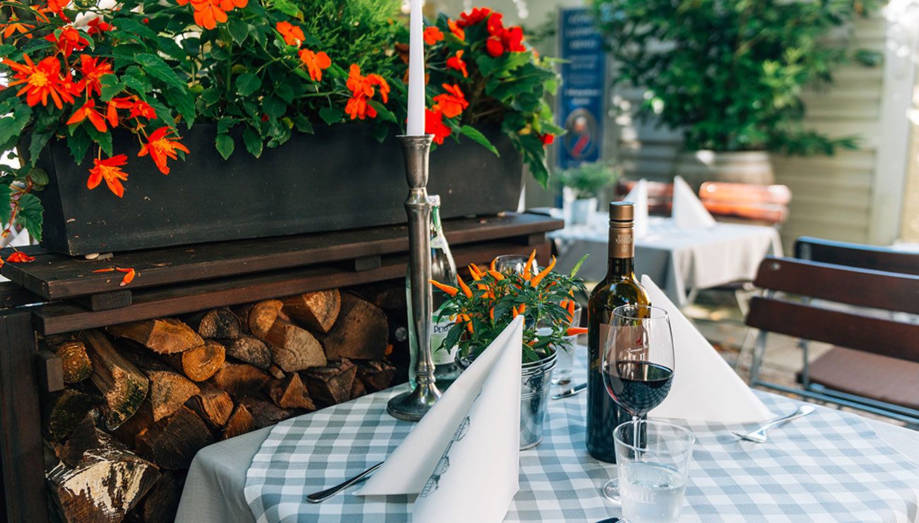 Biergarten in der Schlosswirtschaft Schwaige, München